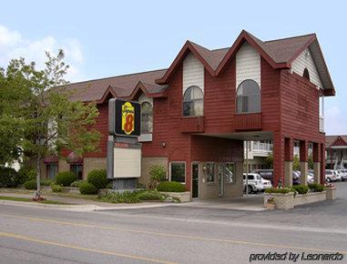 Super 8 Beachfront By Wyndham Mackinaw City, Mi Bagian luar foto